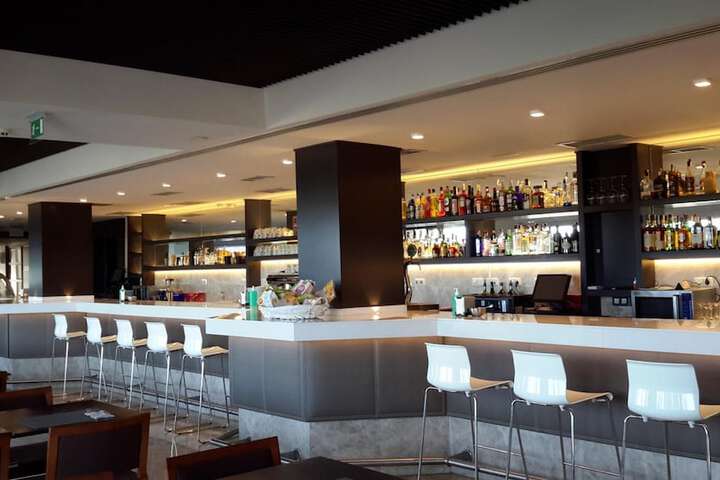 Lounge 30 of 37