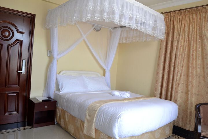 Room 2 of 43