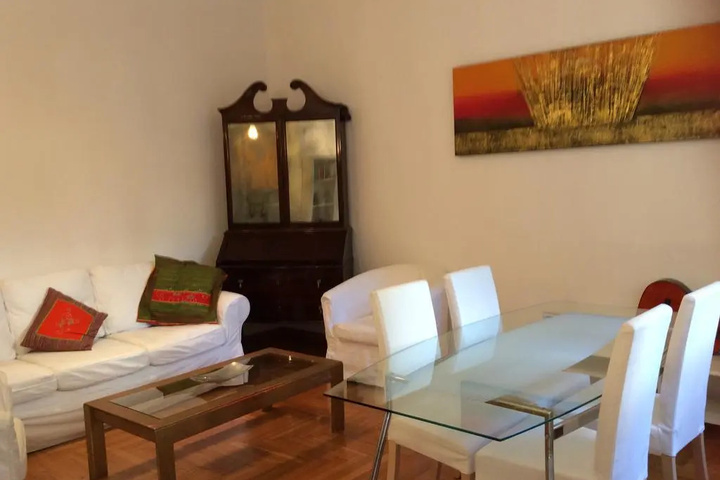 Room 4 of 9