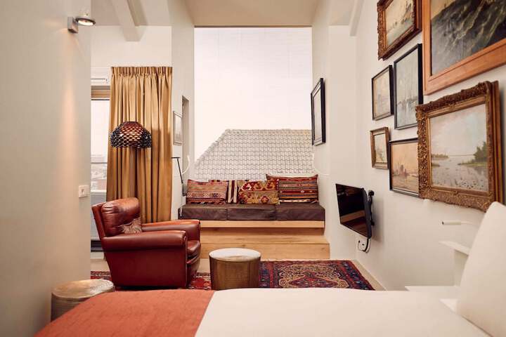 Room 103 of 171