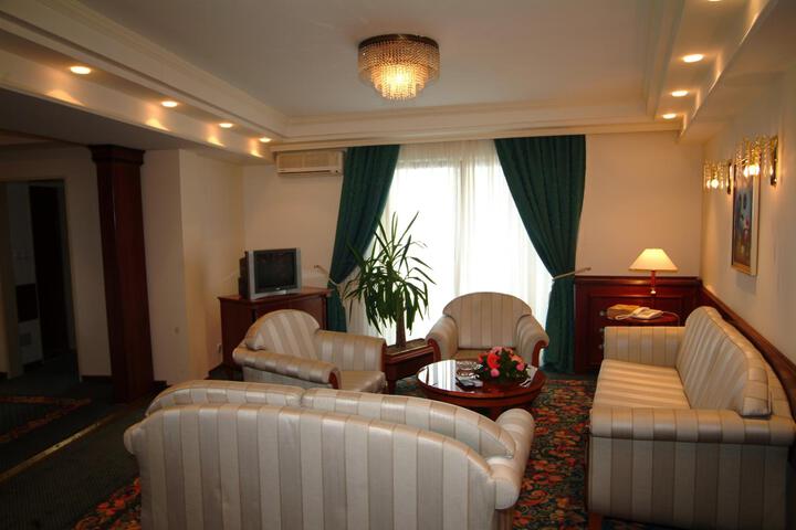 Room 14 of 96