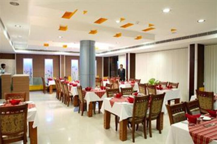Dining 2 of 9