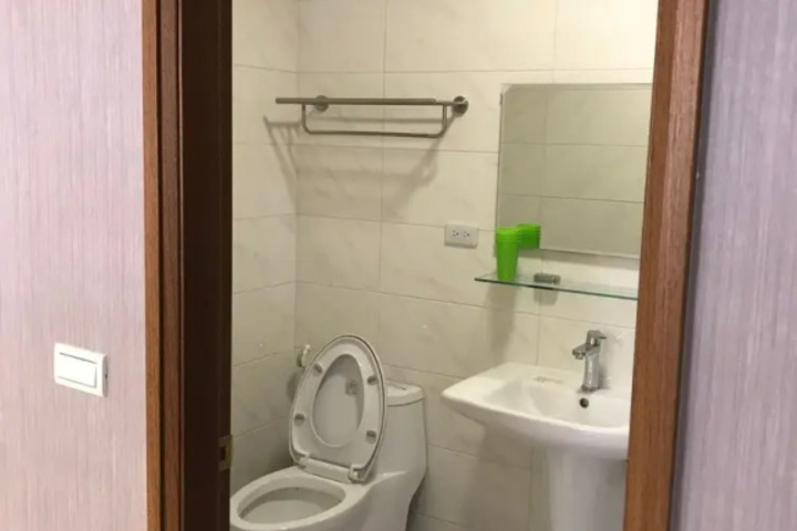 Room 8 of 13