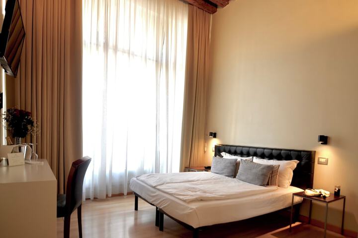 Room 37 of 62