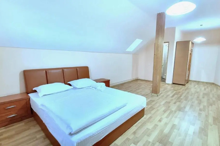 Room 3 of 21