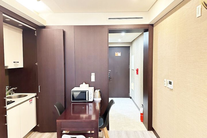 Room 27 of 77