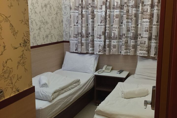 Room 15 of 106