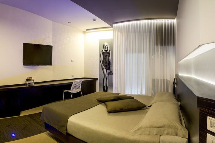 Room 42 of 95