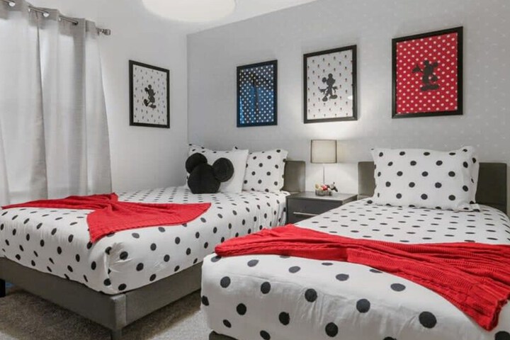 Room 2 of 42