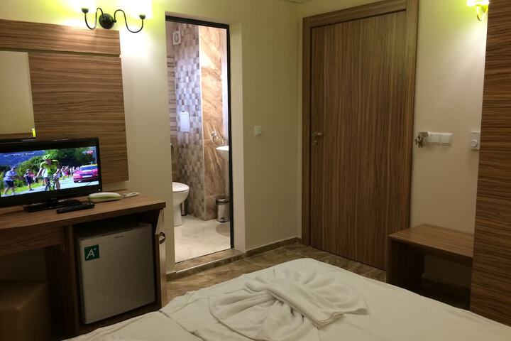Room 4 of 153