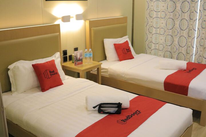Room 4 of 19