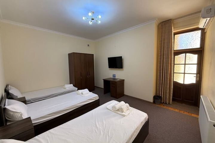 Room 7 of 19