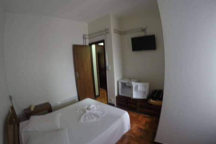Room 4 of 48