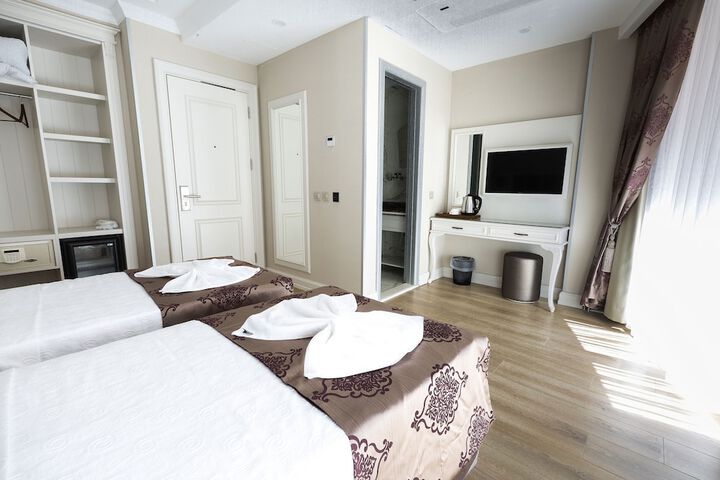 Room 9 of 26