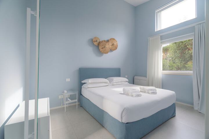 Room 4 of 182