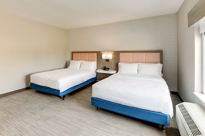 2 Queen Beds Hearing Accessible (16 of 30)