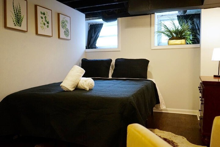Room 8 of 19