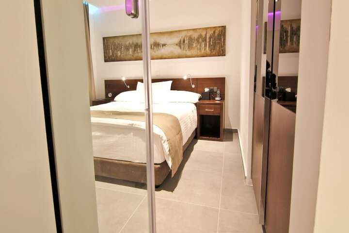 Room 12 of 48