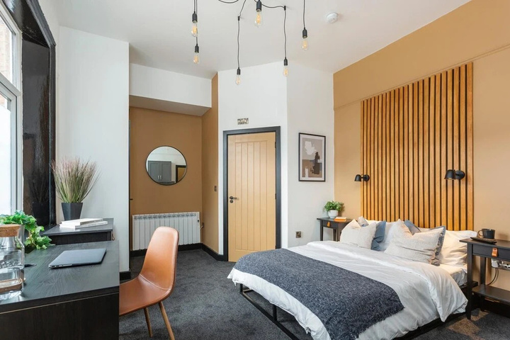 Room 8 of 8
