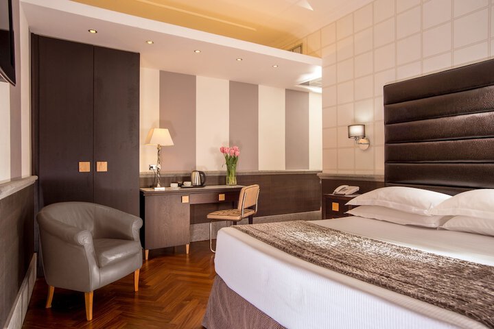 Room 5 of 95