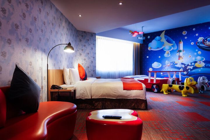 Room 14 of 90