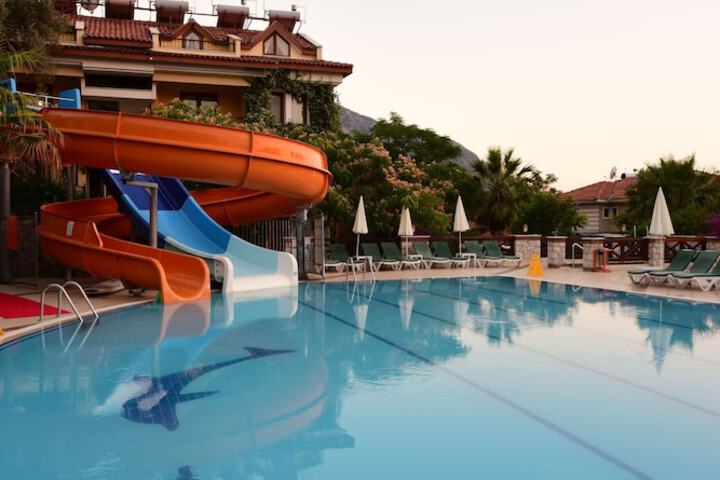 Hotel Pool