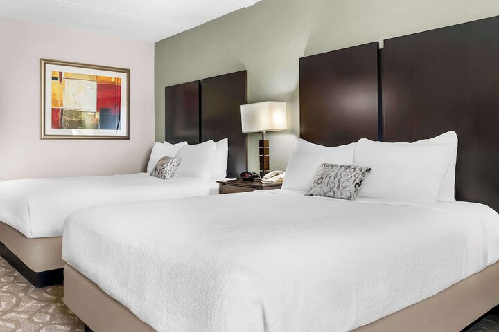 2 Queen Beds (16 of 16)