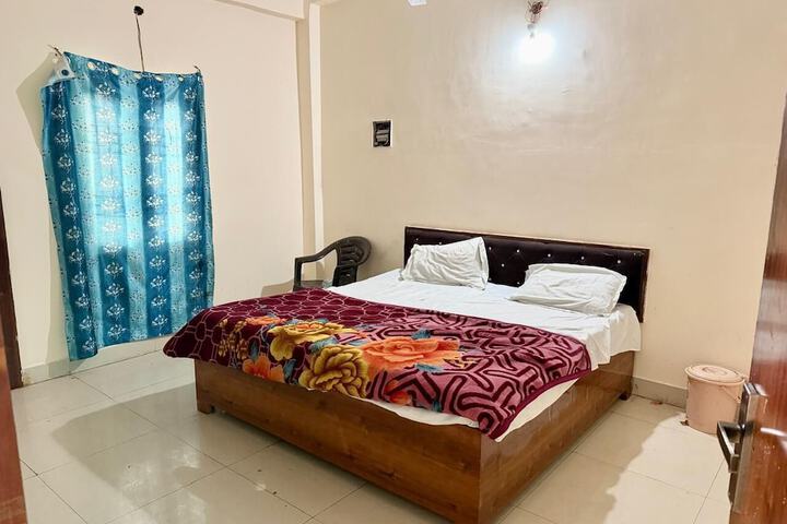Room 6 of 32