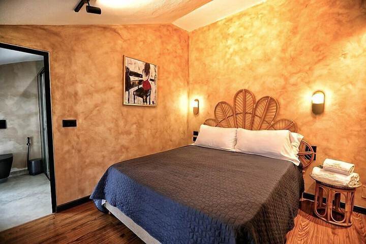 Room 6 of 56