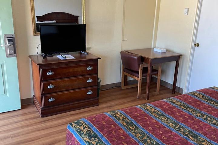 Room 17 of 28