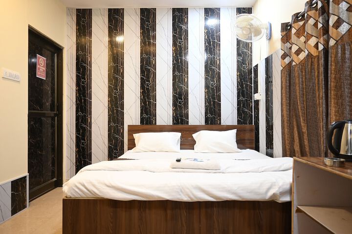Room 10 of 25