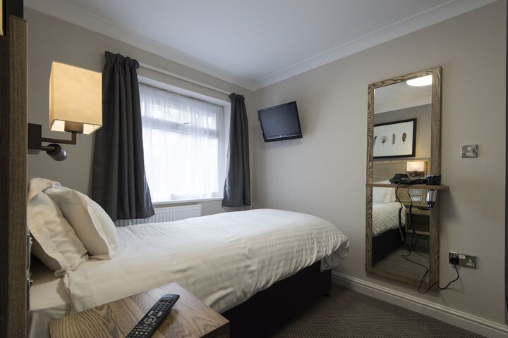 Room 4 of 30