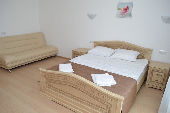 Room 3 of 53