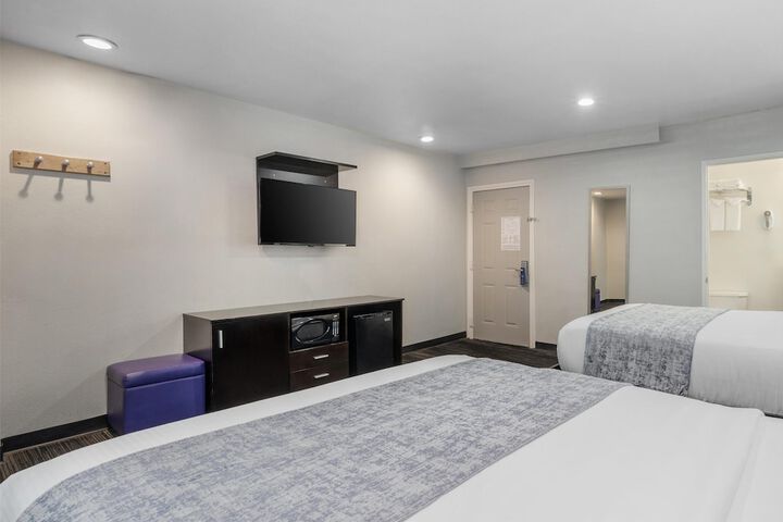 Room 8 of 39
