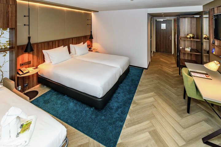 Room 20 of 76