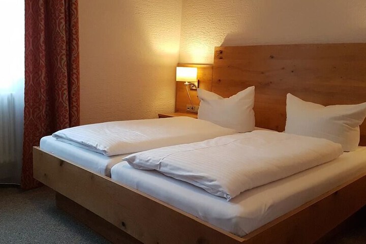 Room 10 of 30