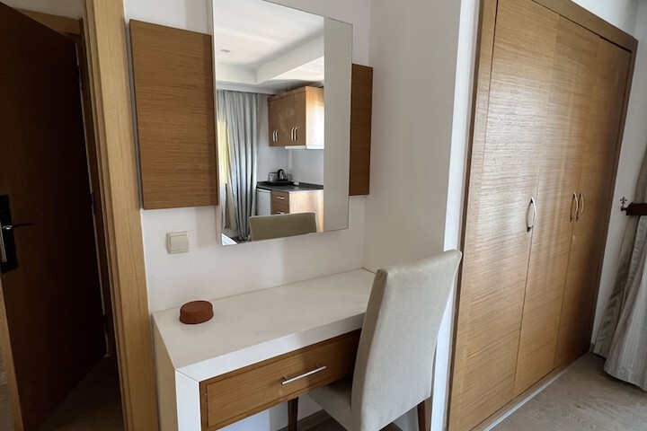 Room 6 of 16