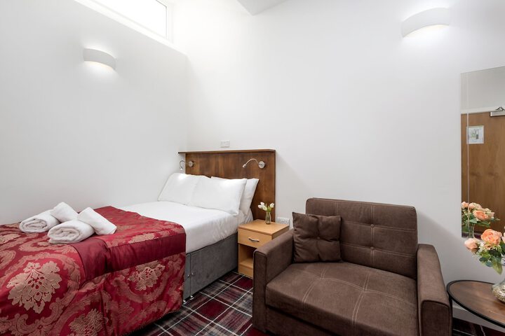 Room 16 of 34