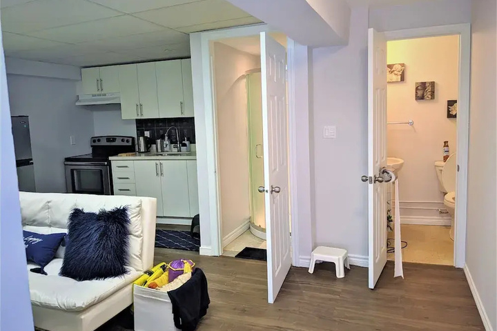 Room 3 of 20