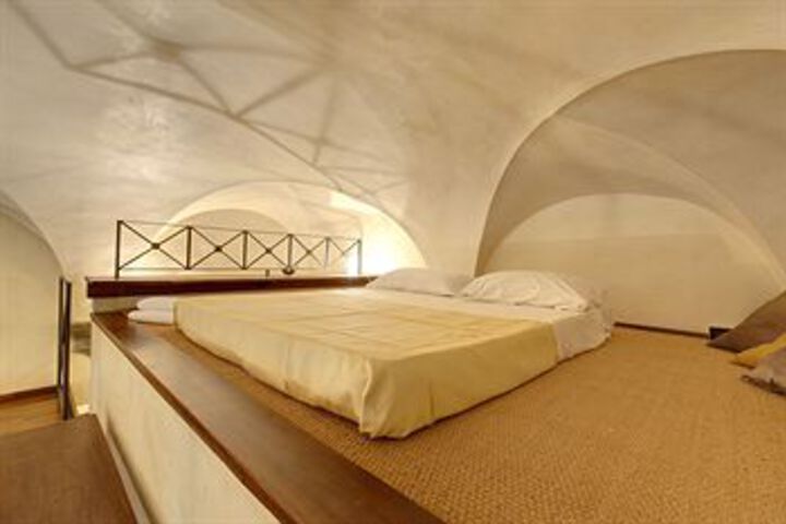 Room 25 of 166