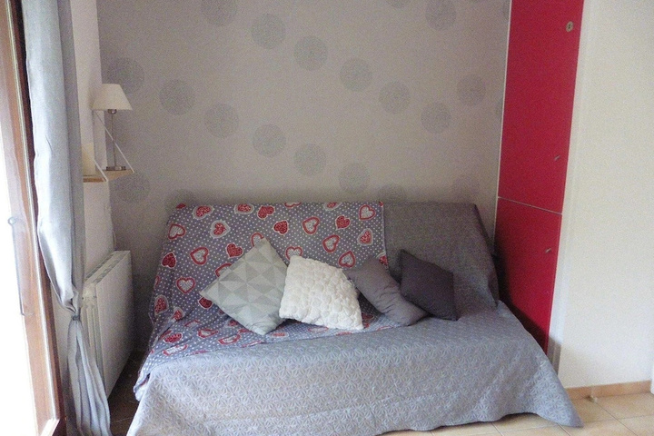 Room 2 of 10