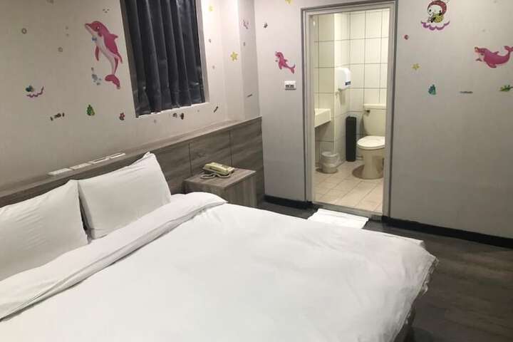 Room 16 of 46