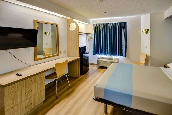 Room 12 of 27