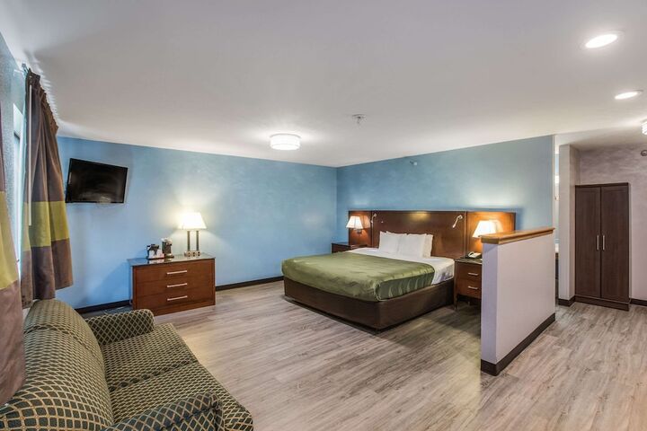 1 King Bed Suite (5 of 5)