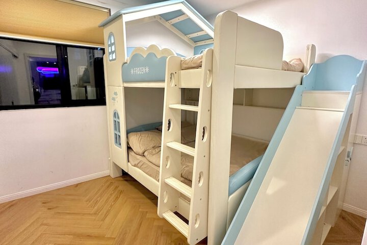 Room 2 of 21