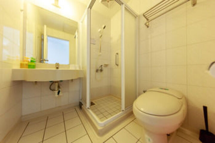 Room 3 of 89