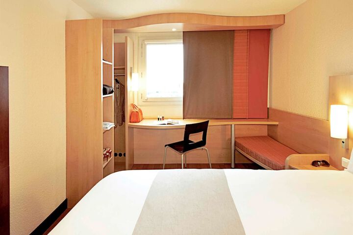 Room 2 of 61