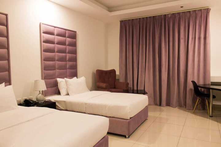 Room 11 of 38
