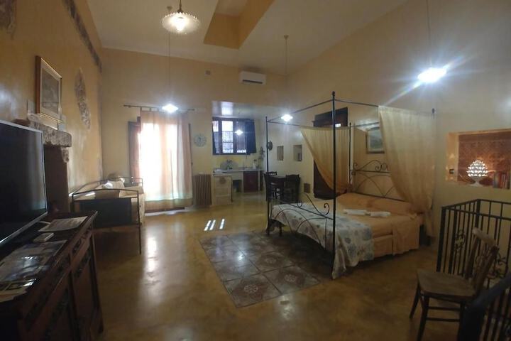 Room 5 of 43