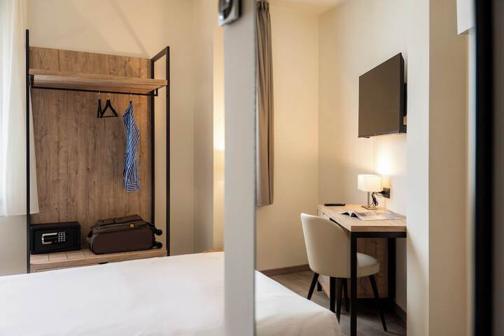 Room 6 of 27